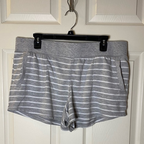 Athletic Works Women’s Stripe Shorts - Picture 2 of 5